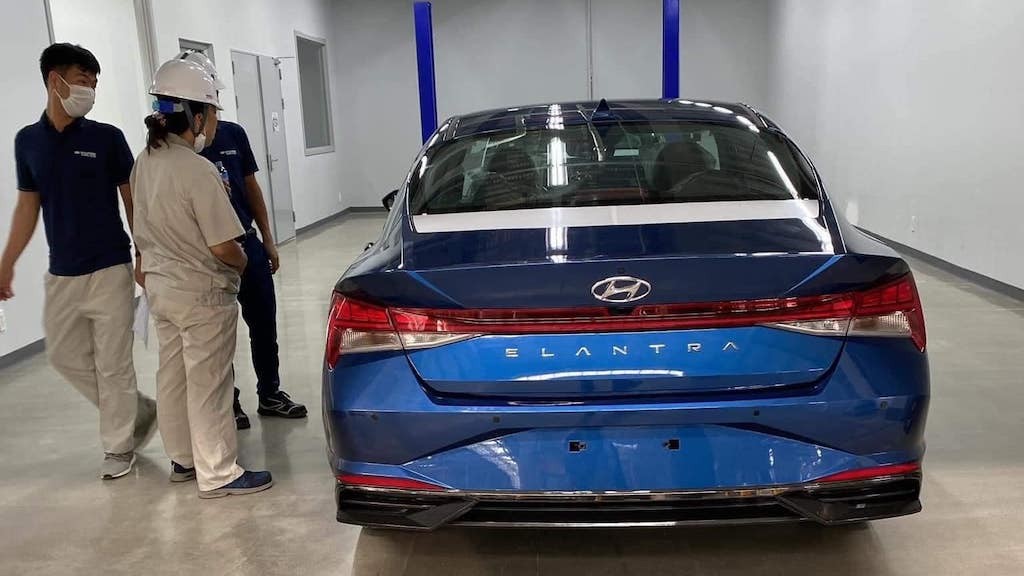 Hyundai Elantra 2022 giá lăn bánh tháng 4 TSKT đánh giá chi tiết