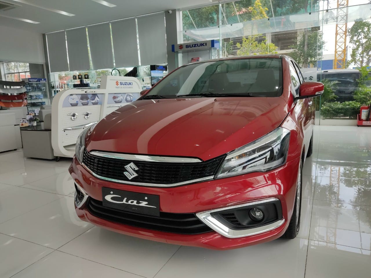 Maruti Ciaz Price, Features, Mileage, Variants | MotorBeam