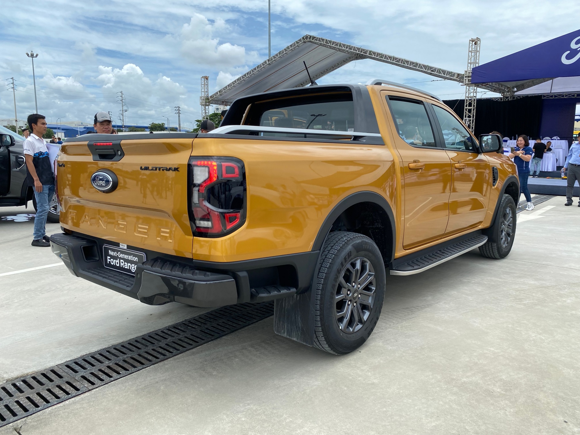 Điều gì khiến người Việt vung tiền mua Ford Ranger 2023