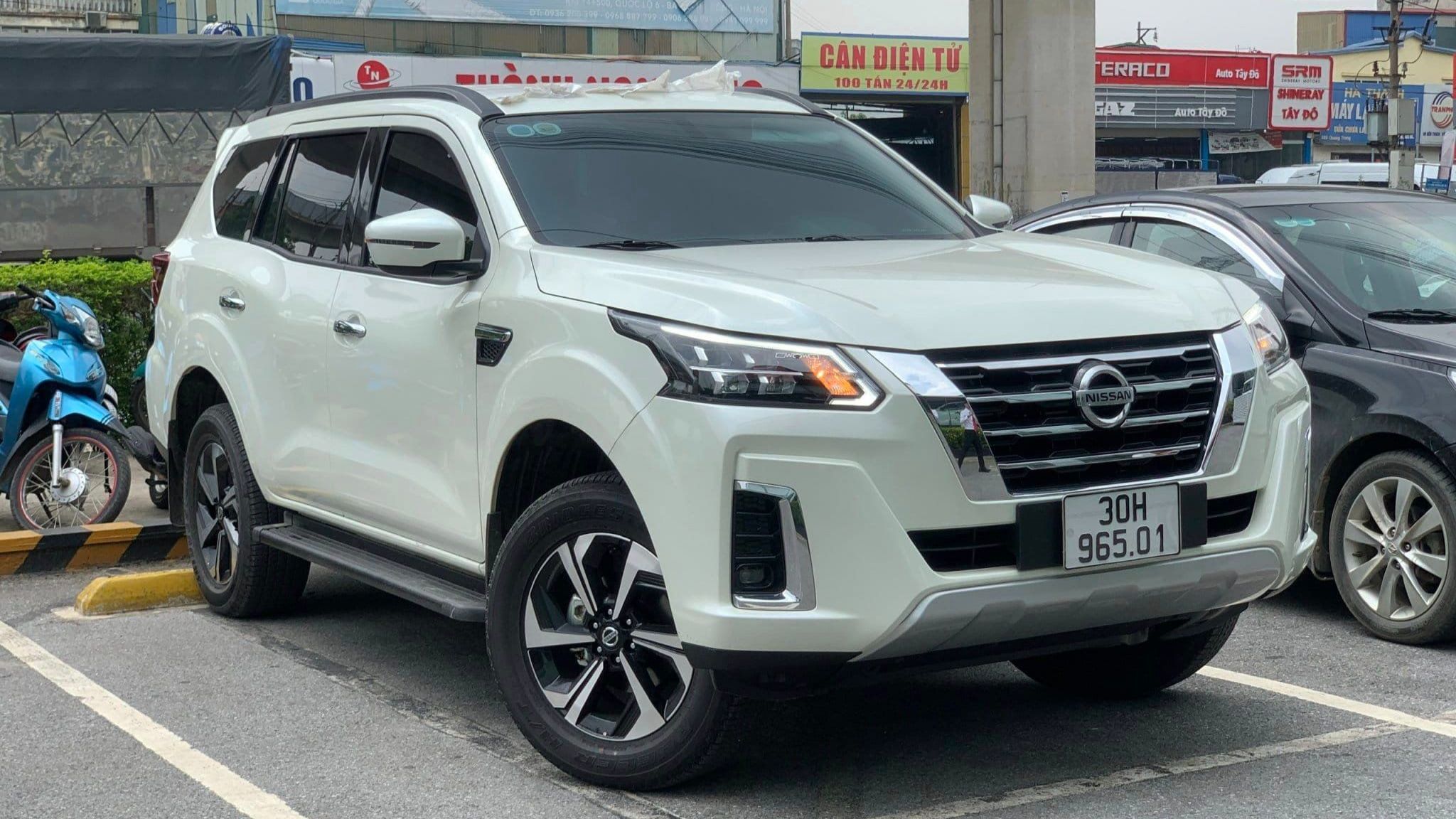 Nissan Terra 2022 bất ngờ lộ diện tại Việt Nam dùng máy xăng và ít trang bị