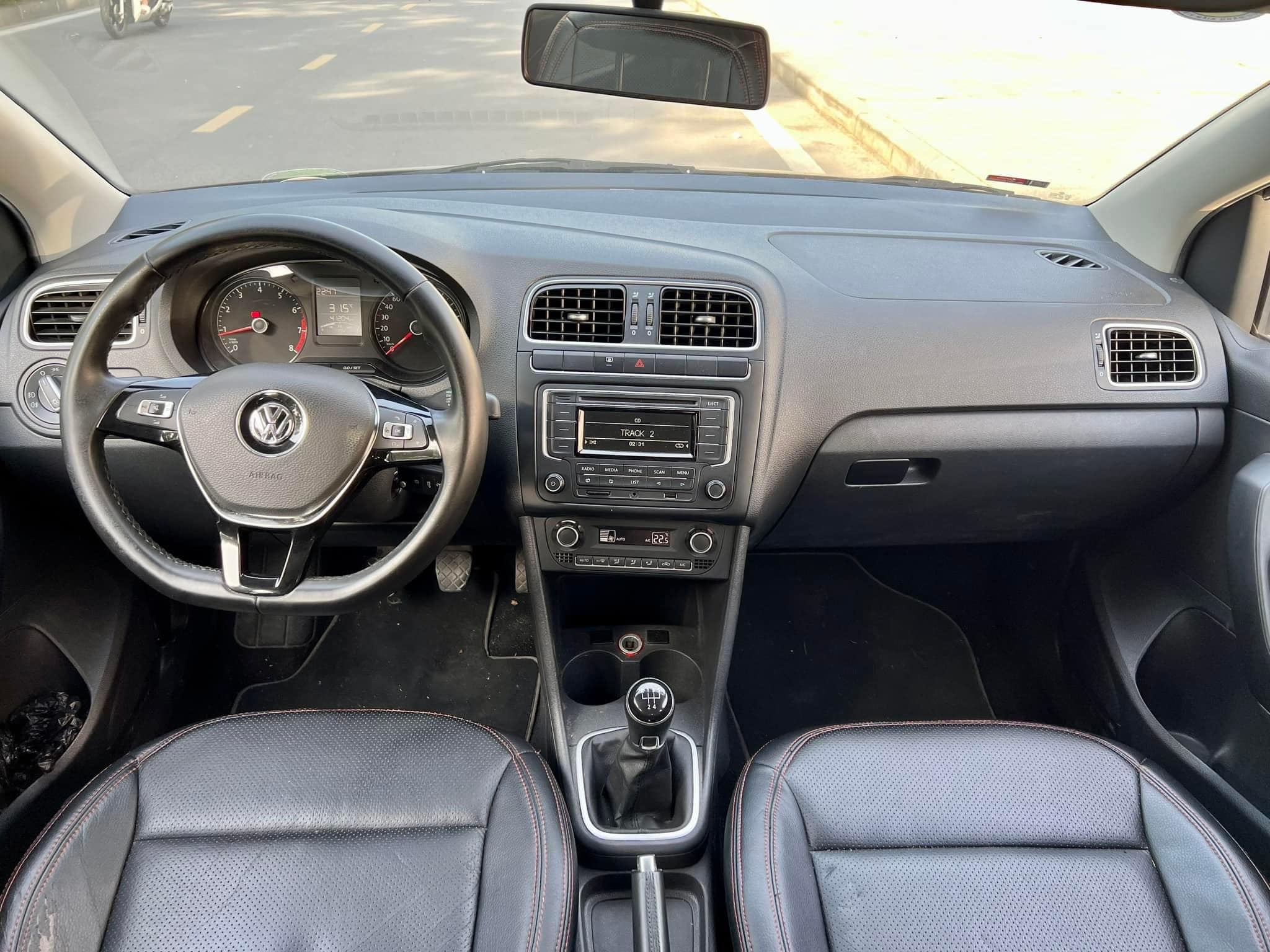 Volkswagen Polo 2017 giá bao nhiêu thiết kế nội ngoại thất  vận hành   Danhgiaxe