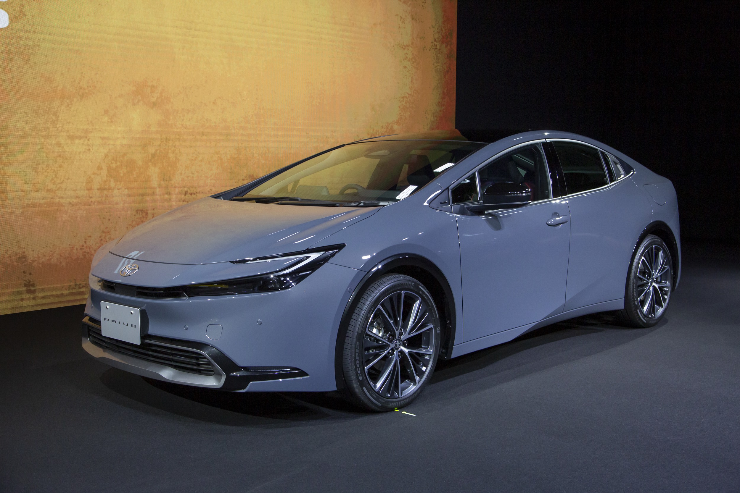 Toyota Prius 2023 tiếp tục theo đuổi động cơ Hybrid