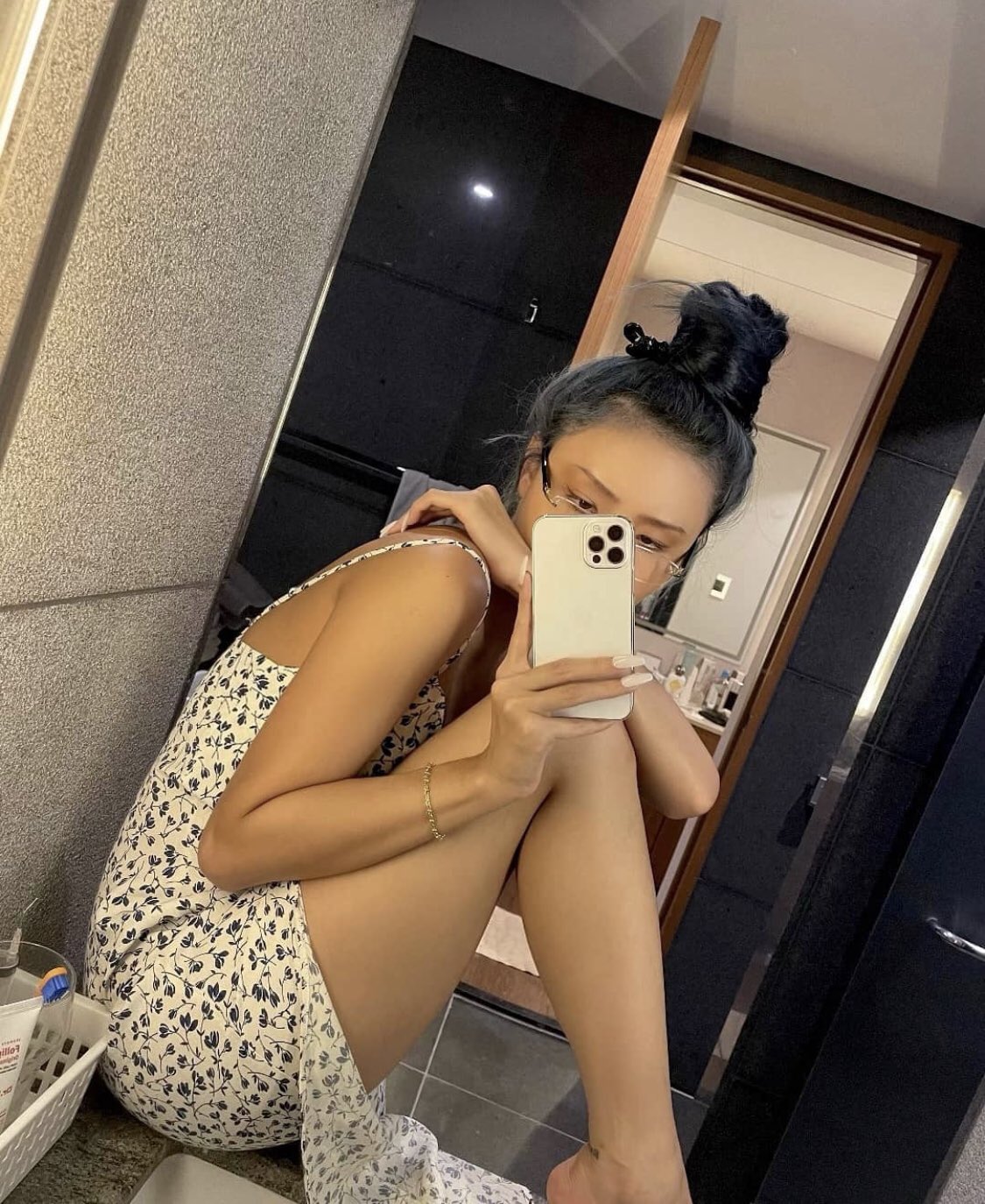 Mặc một chiếc váy xinh ngồi chờ anh qua  hoaivudesign  Instagram post  from Vũ Thu Hoài kuncherry90