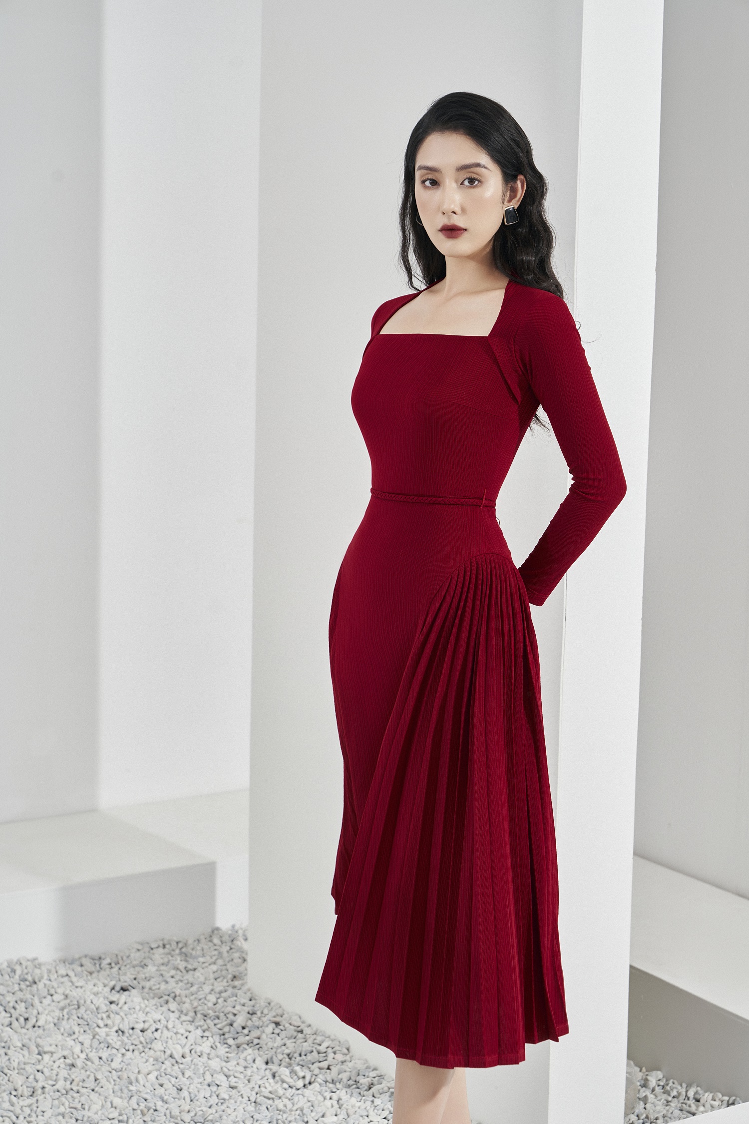 Những bộ váy lên top 1 tìm kiếm ở Hàn vì lạm dụng phô bày cơ thể trên thảm  đỏ