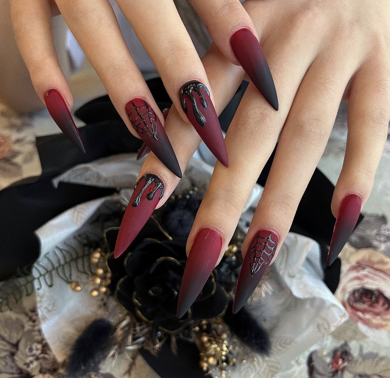 Muôn kiểu nail giúp bạn nổi “bần bật” ngày Halloween