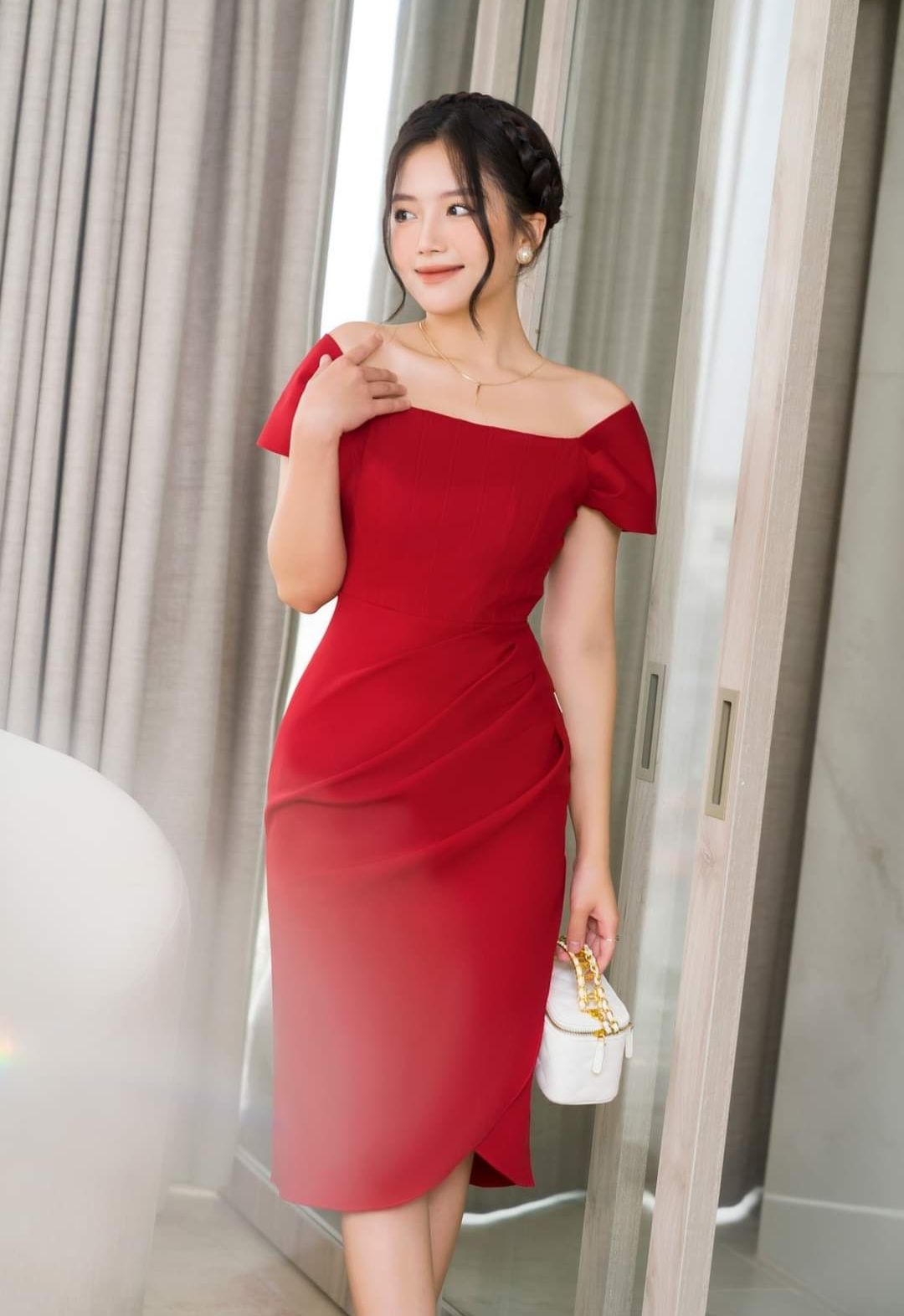Các mẫu đầm đỏ trendy Tết 2023 đẹp sang trọng và quyến rũ nhất