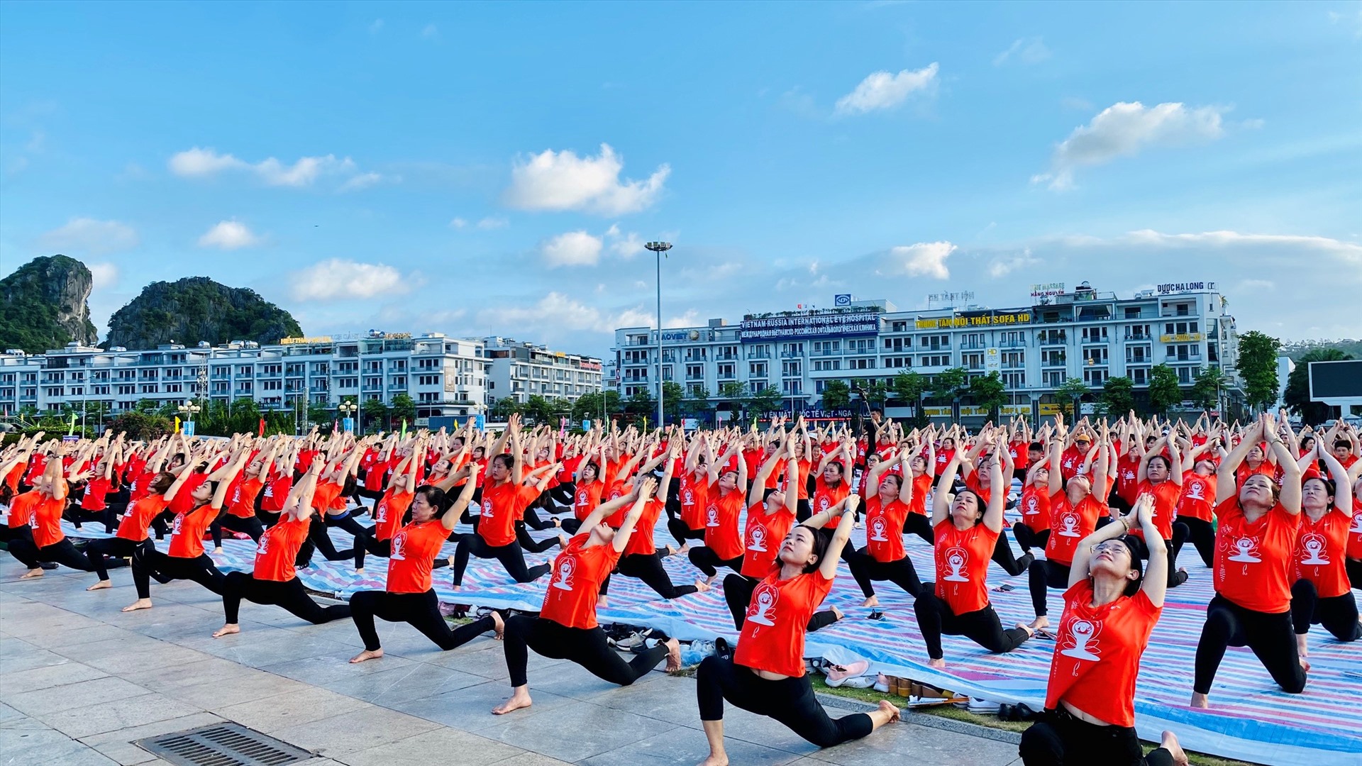 1.000 người tham gia đồng biểu diễn yoga tại Phố đi bộ Nguyễn Huệ ...
