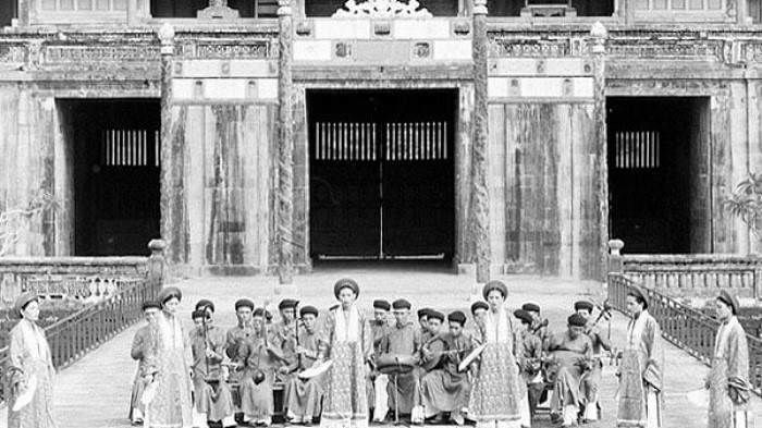 Nhã nhạc Cung đình Huế là bản ghi chép thanh trầm và nhẹ nhàng nhất về đời sống hoàng gia thời phong kiến Việt Nam. Hãy khám phá bức ảnh liên quan đến từ khóa \