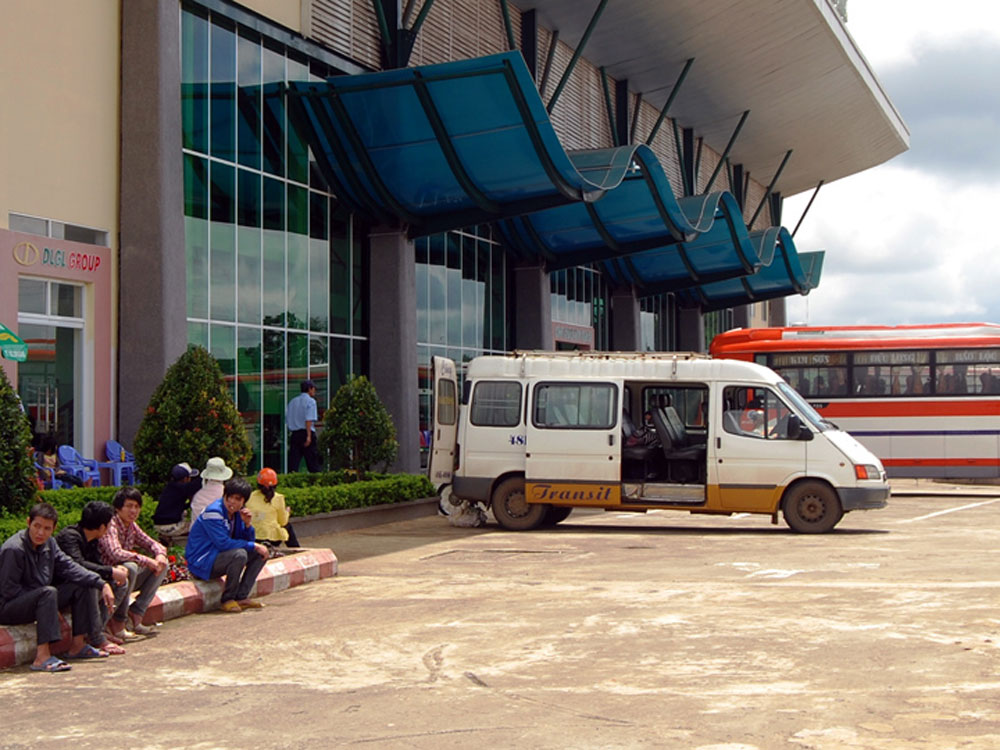 Các chủ phương tiện đăng ký hoạt động kinh doanh trên địa bàn Lâm Đồng bức xúc vì thường gặp các xe “quay về” hoạt động kinh doanh - Ảnh: G.B