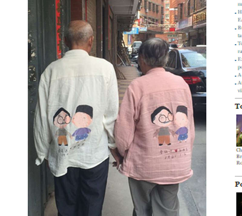 Hình ảnh ông bà cụ mặc áo đôi đầy cảm xúc sẽ khiến bạn nhớ đến tình yêu lứa đôi của mình.