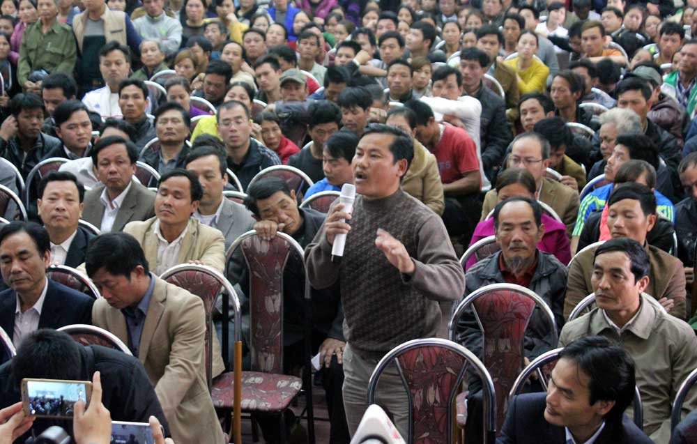 Người dân Sầm Sơn tại buổi đối thoại với Bí thư Tỉnh ủy Thanh Hóa vào sáng 7.3.2016 - Ảnh: Ngọc Minh