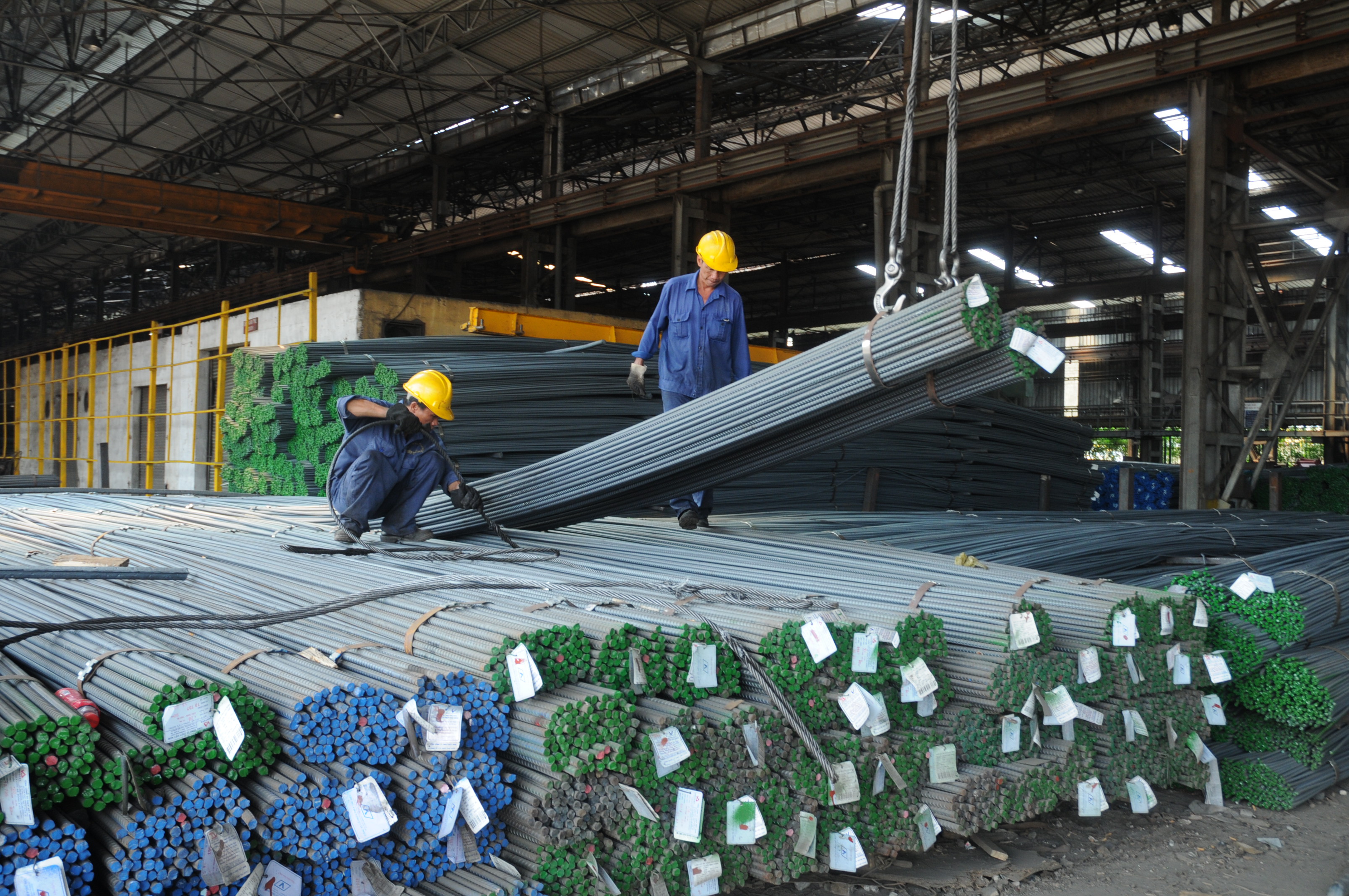 Thị trường thép khá căng thẳng sau khi Bộ Công thương công bố áp thuế tự vệ - Ảnh: D.Đ.M