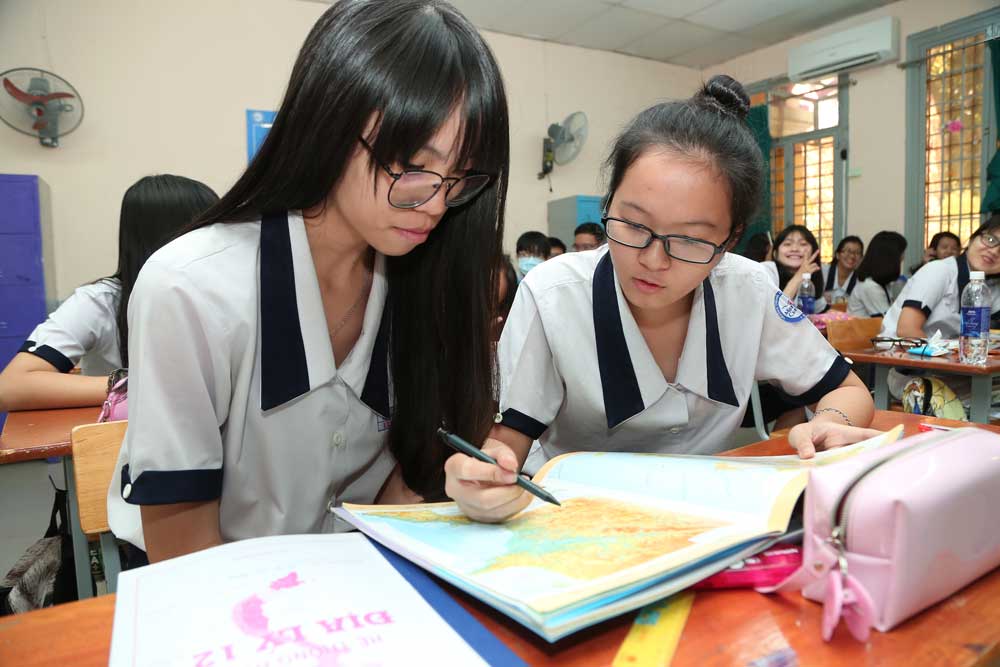 Địa lý không chỉ là môn học dựa trên phương pháp ghi nhớ truyền thống mà còn đòi hỏi sự hiểu biết và khả năng hình dung. Hãy xem những hình ảnh liên quan đến ôn thi địa lý để có thêm các lưu ý và chiến lược hiệu quả nhất cho kỳ thi sắp tới!