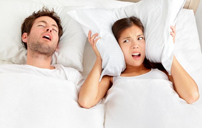 Để vợ chồng trở nên gắn bó hơn, ngủ chung hay riêng là điều mà mỗi cặp đôi cần tự lựa chọn. Ngắm nhìn hình ảnh vợ chồng ngủ cùng nhau và cảm nhận tình yêu giữa hai người.