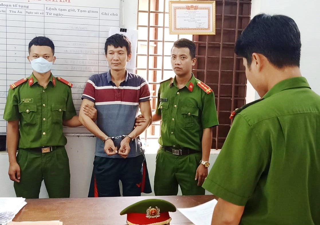 Vụ Dùng Cuốc Cướp Tiệm Vàng Tại Quảng Nam Bị Can Có 2 Tiền án 1 Tiền Sự 4895