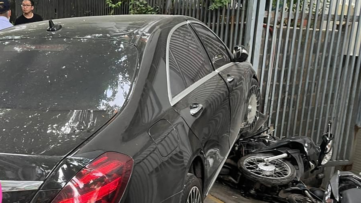 Tài xế xe Mercedes gây tai nạn bị tạm giữ  VnExpress