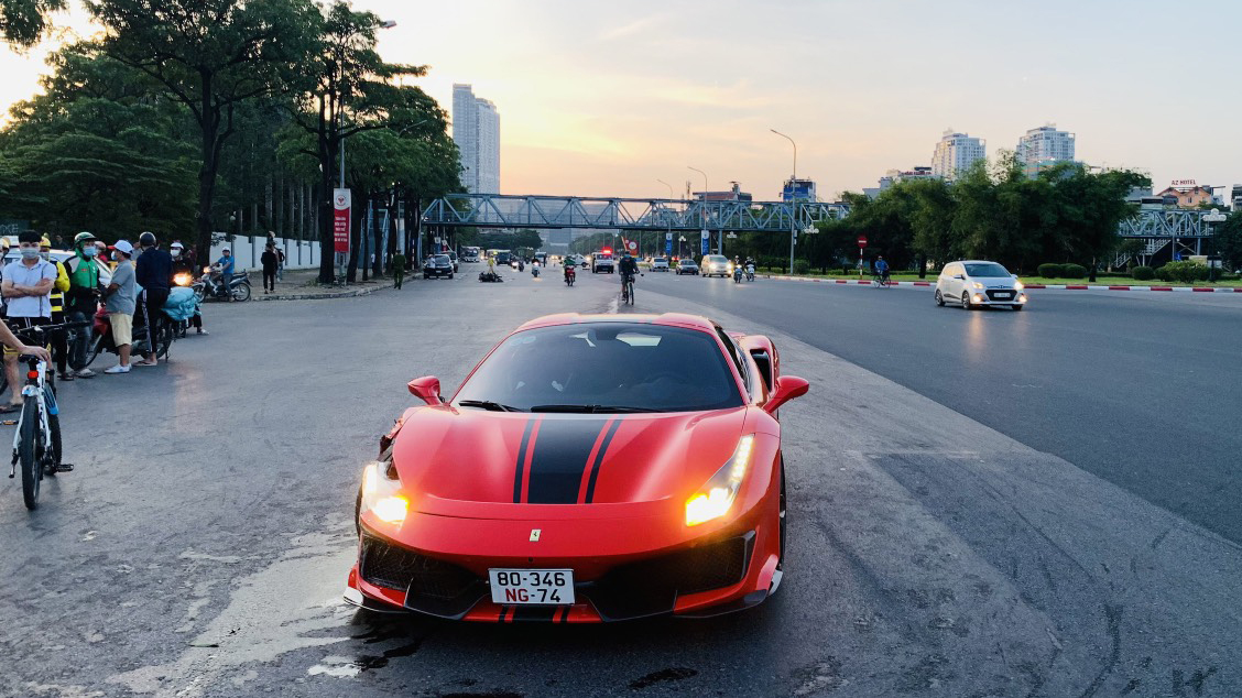 Cập nhật mới nhất bảng giá xe Ferrari tại Việt Nam 2022