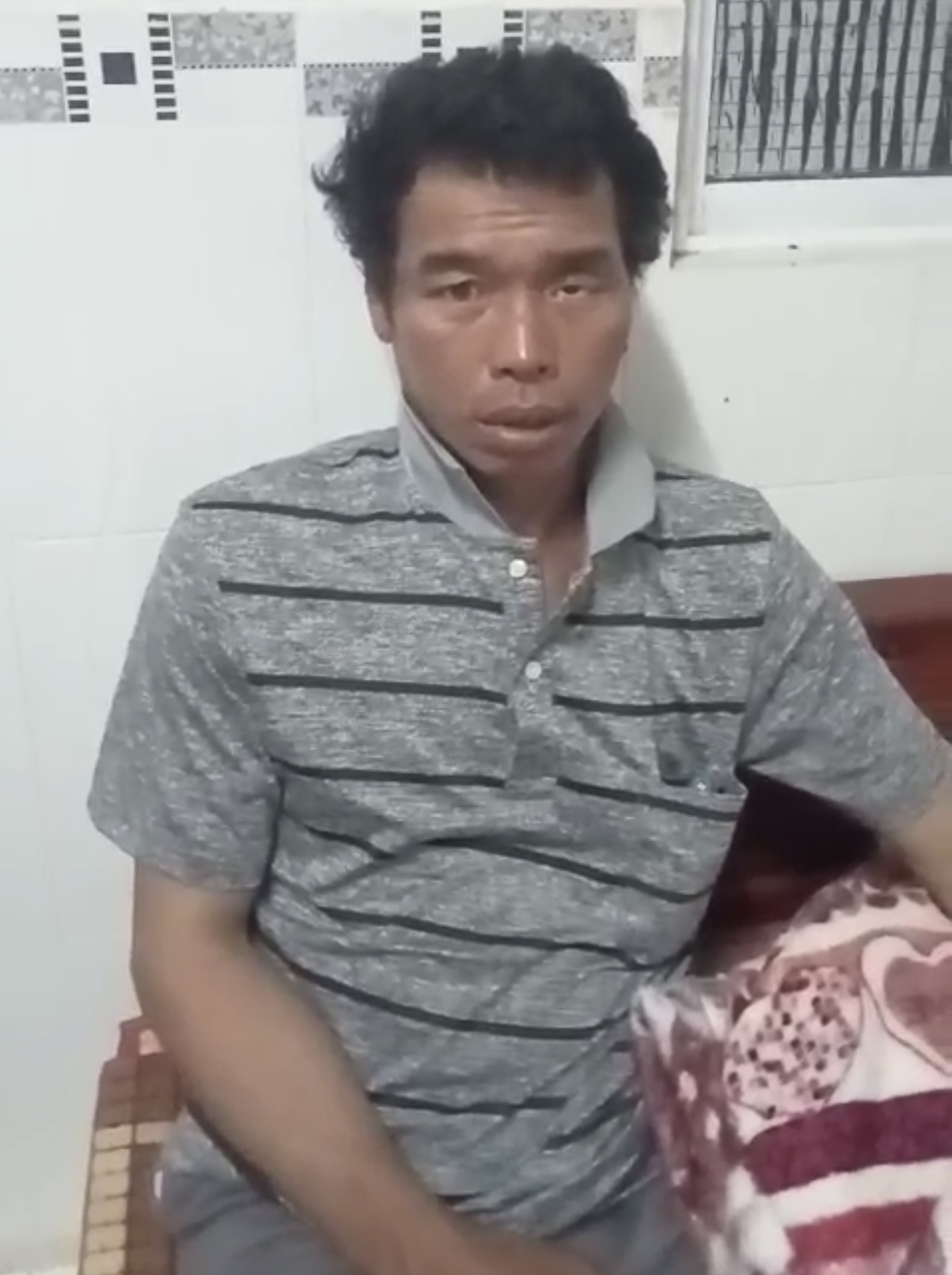 Ngư dân bị đánh suốt 2 tháng tưởng chết khi họ xem đó là thú vui ép tôi ăn cá sống