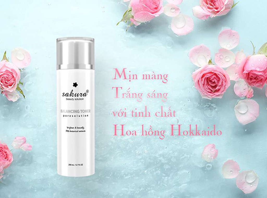 Nước cân bằng da Sakura Balancing Toner luôn được các nàng ưa chuộng