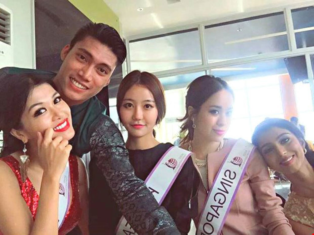 Oanh Yến (bìa trái) tại sự kiện diễn ra ở Philippines