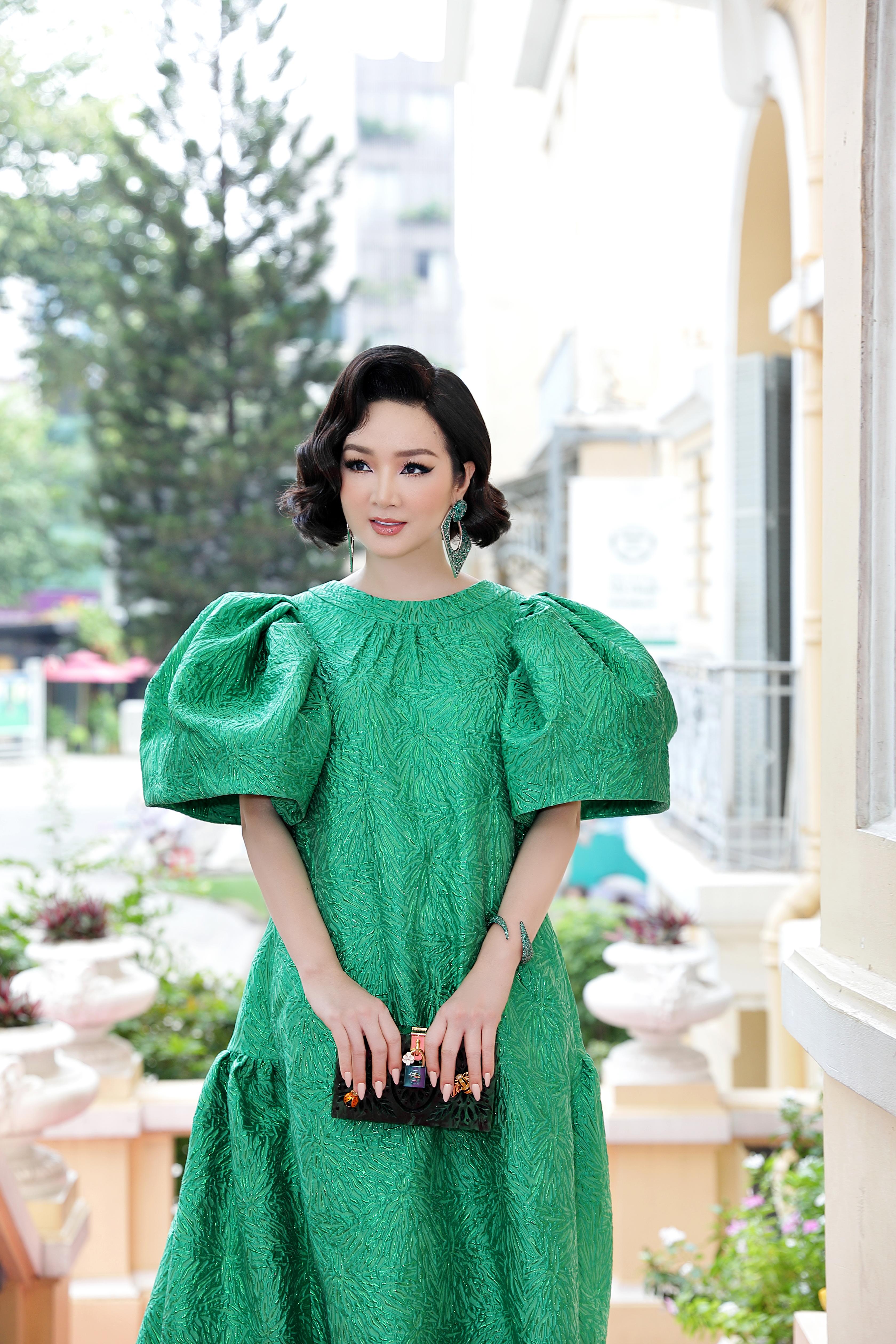 10 Sao Nữ Mặc Đẹp Nhất Trên Thảm Đỏ Fashion Show Bình Minh