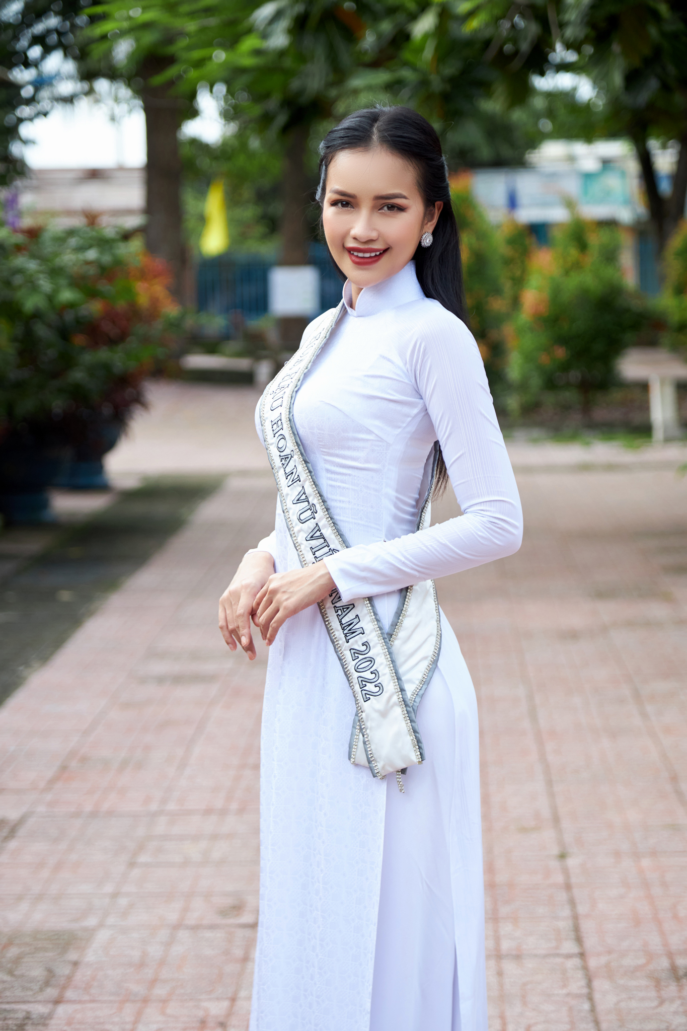 Chỉ diện váy tái chế xinh đẹp, nữ sinh Nghệ An được dân mạng khuyên thi hoa  hậu