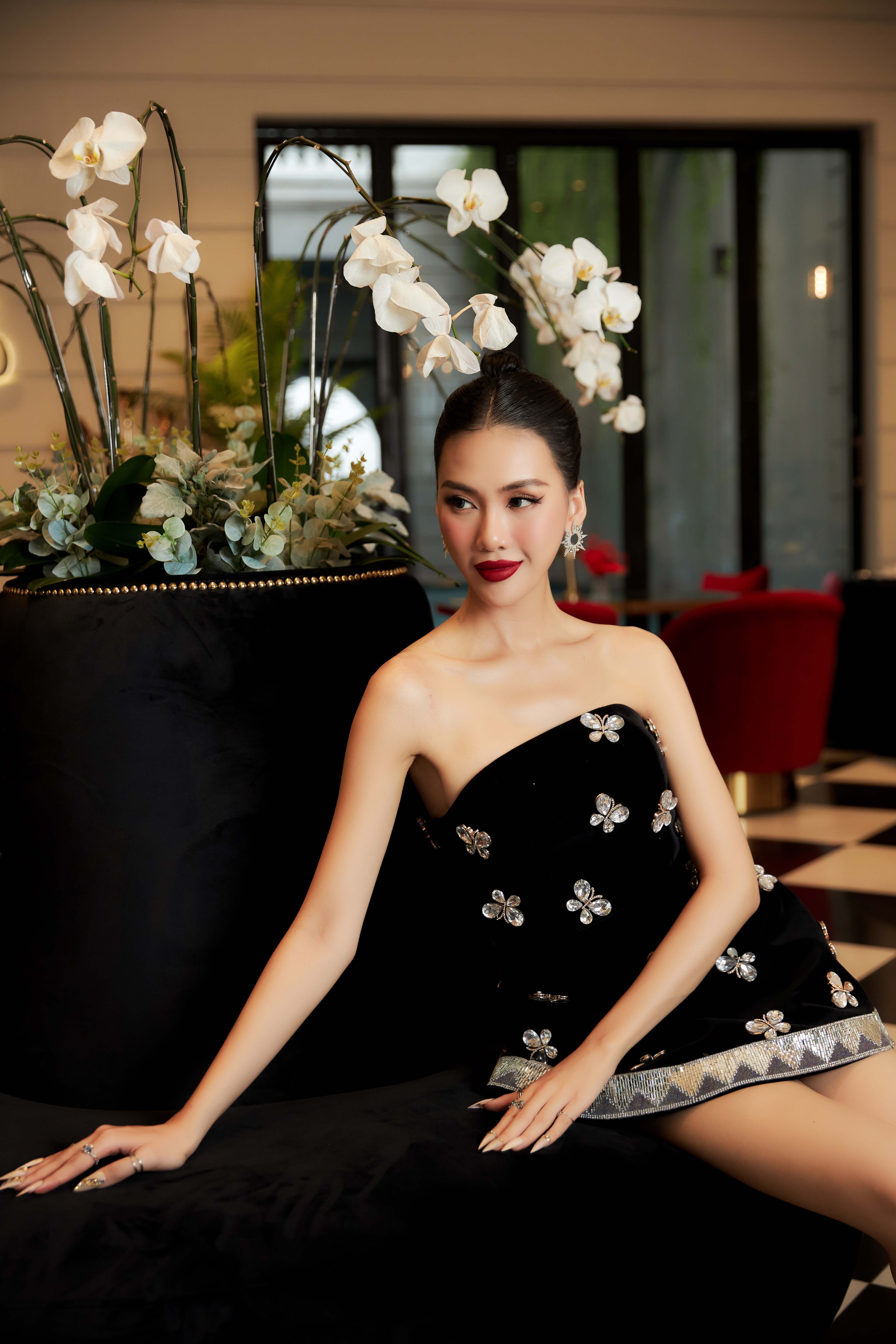 Siêu mẫu Bùi Quỳnh Hoa: “Hoa hậu xứng đáng diễn vedette”