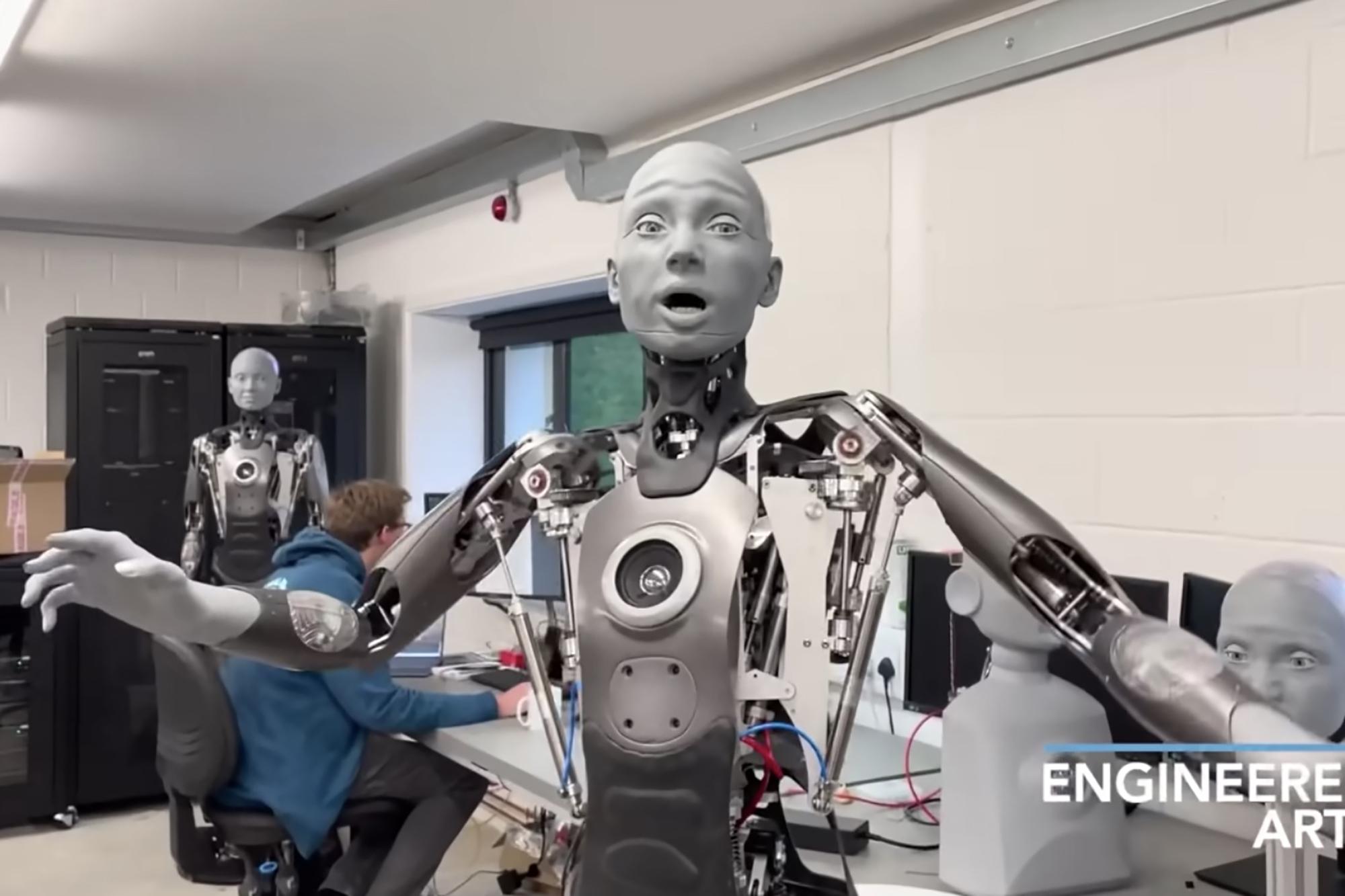 Sự thật là, một robot có biểu cảm sinh động cũng có thể xảy ra! Hãy xem và kinh ngạc khi chứng kiến chú robot thông minh này di chuyển và biểu hiện trạng thái cảm xúc của mình, cảm giác như bạn đang thực sự giao tiếp với một sinh vật thông minh.