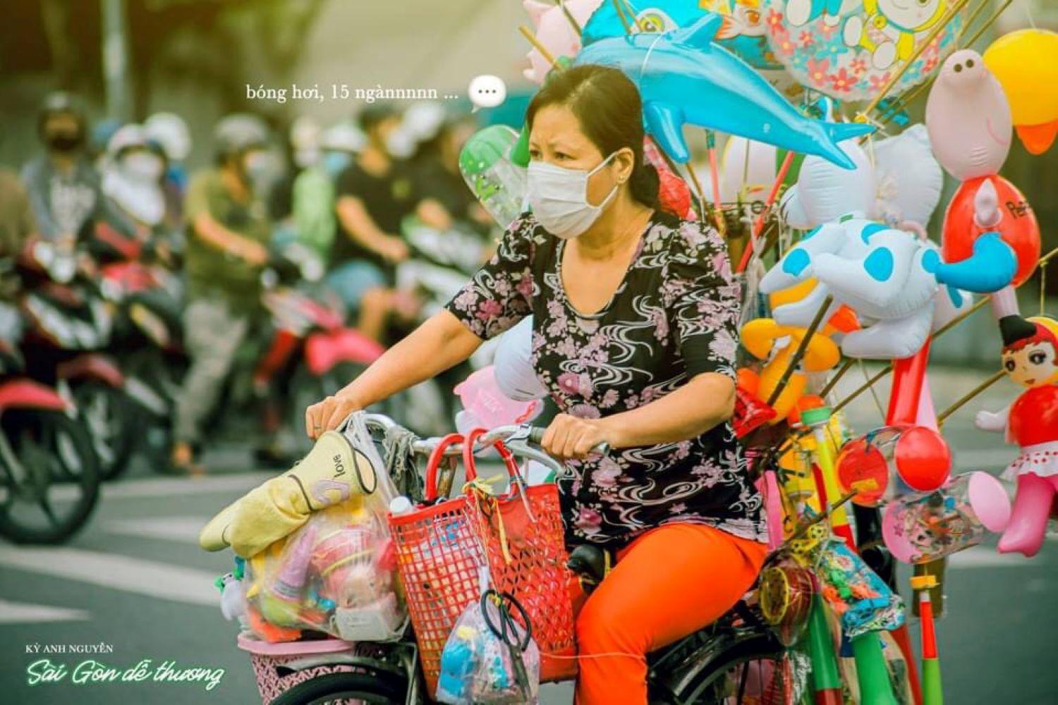 Đường phố Sài Gòn với những khoảnh khắc chiều cuối năm