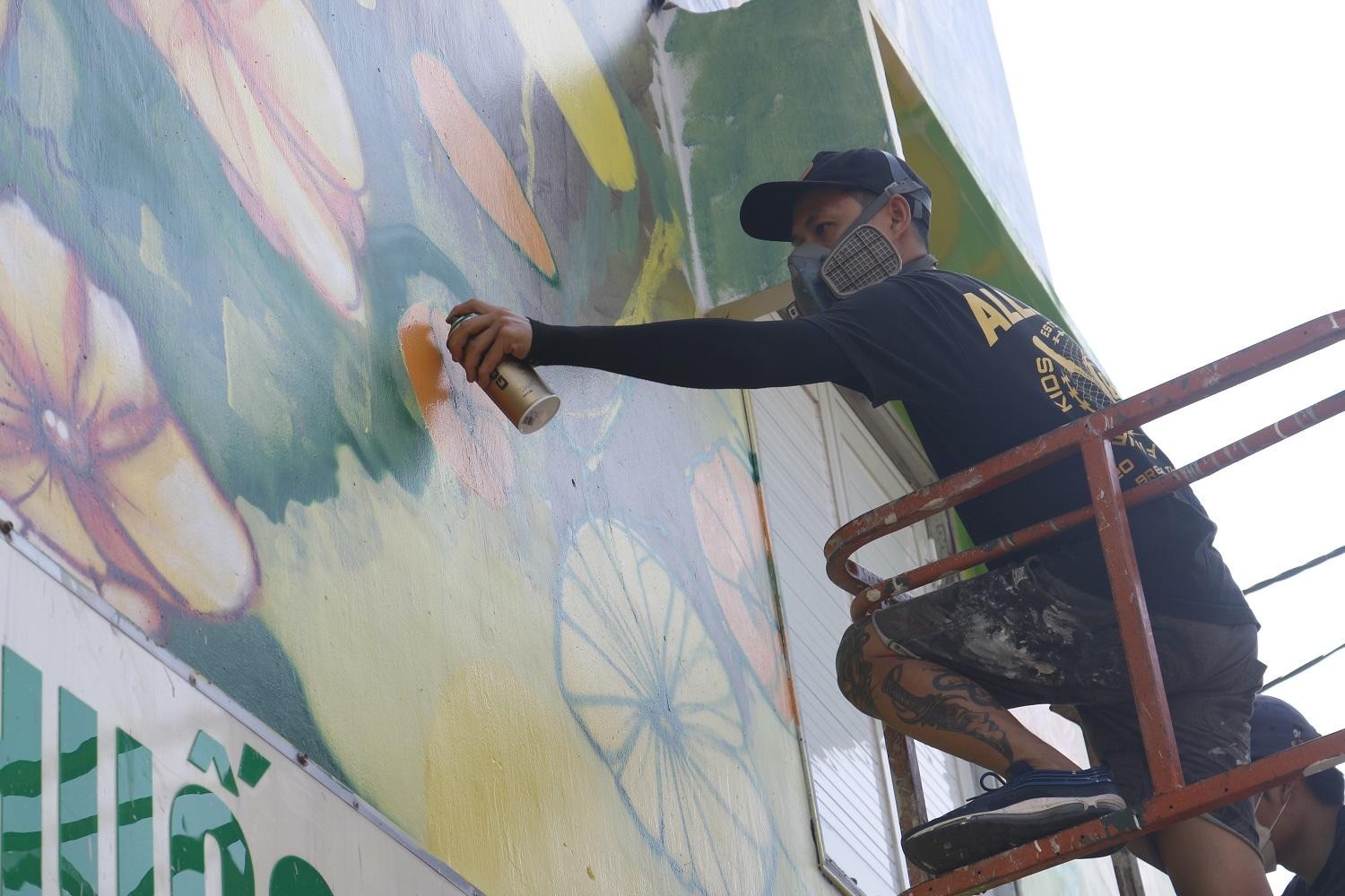 Graffiti  Lần đầu tiên vẽ bằng bình sơn xịt One Take giá 90K  YouTube