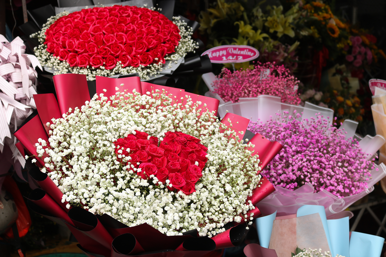 Ngày lễ Tình nhân 14.2: Có bó hoa gần 50 triệu đồng
