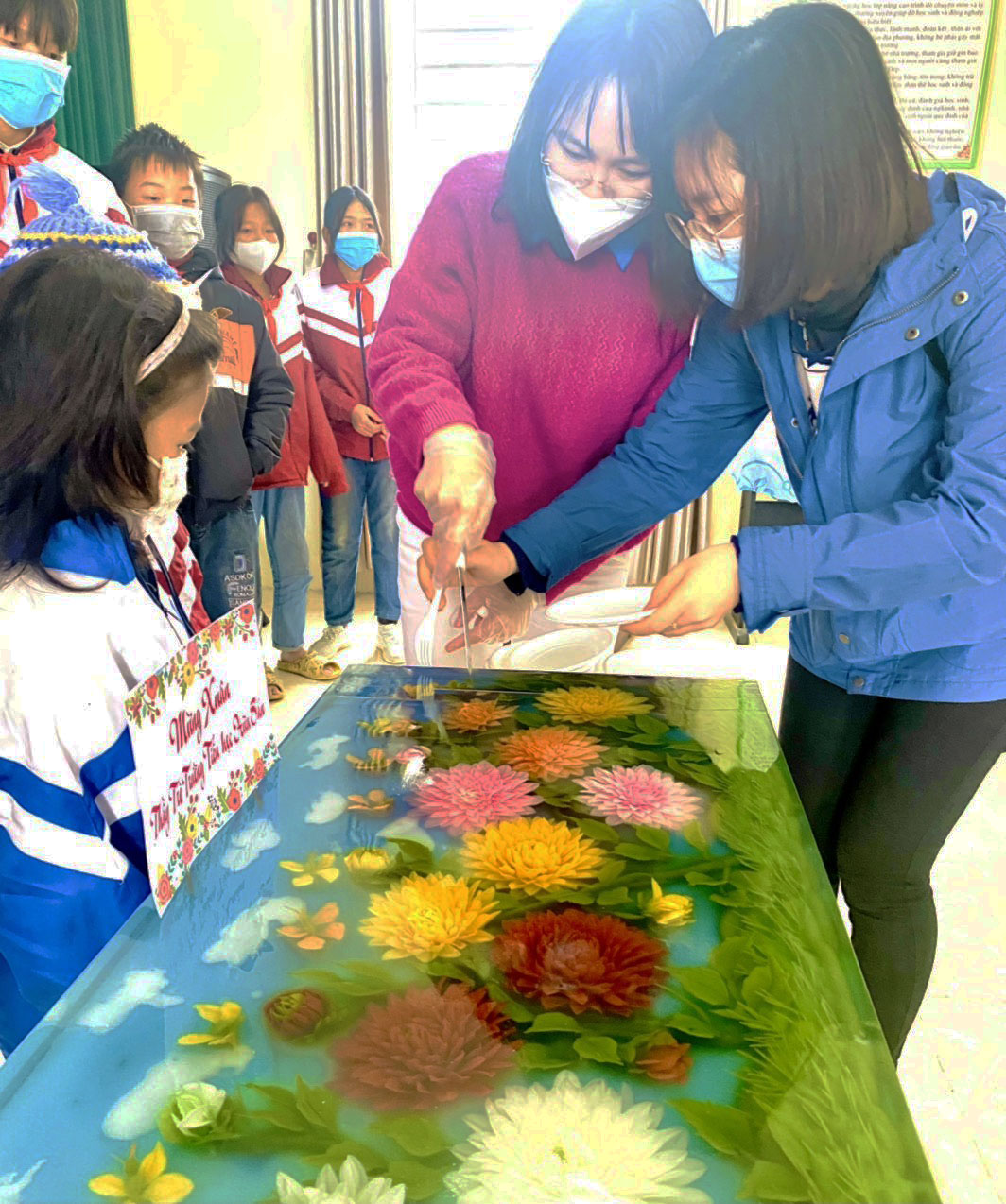 Cô giáo giúp nhiều người có nghề tay trái từ lớp học làm bánh 3D miễn phí