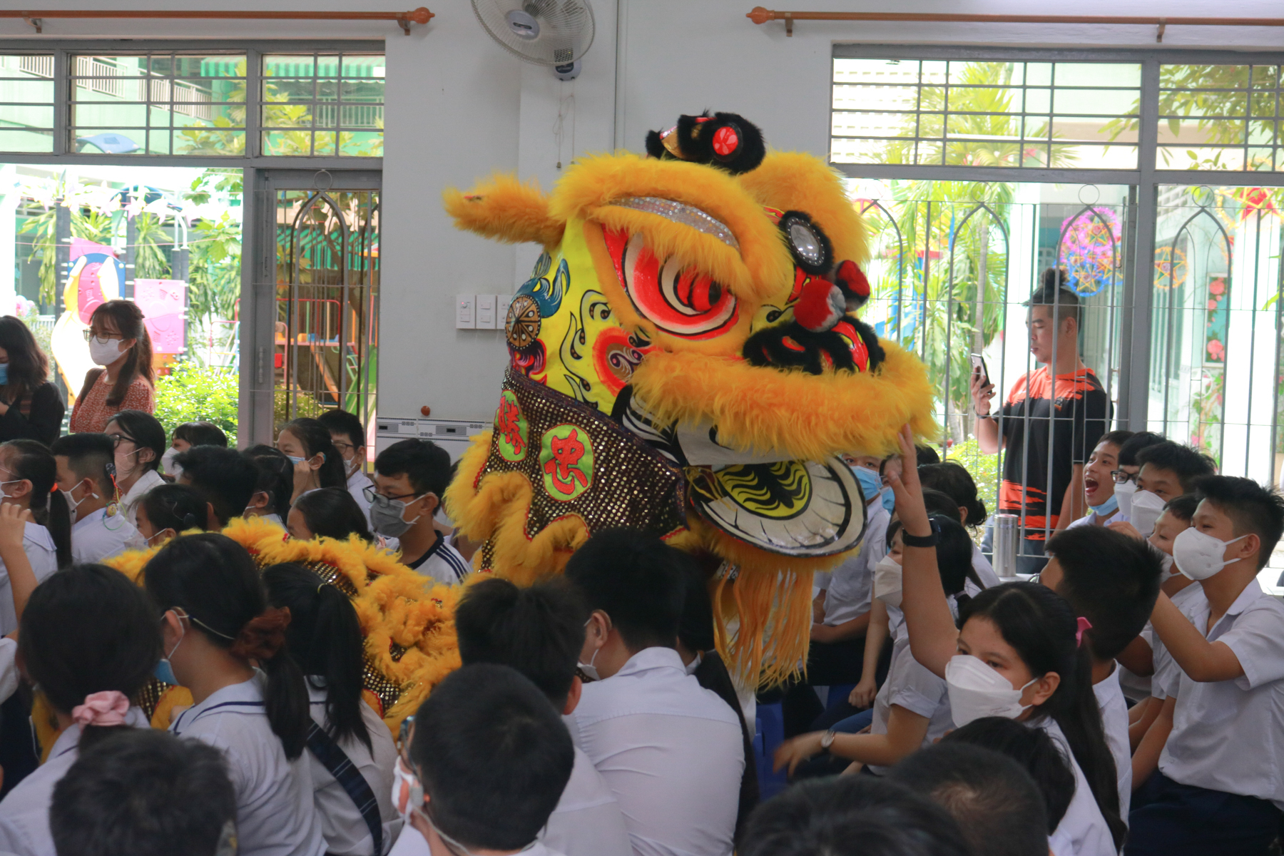 Trung thu là một ngày lễ đặc biệt trong năm ở Việt Nam. Hình ảnh những đom đèn lồng lộng lẫy, những chiếc bánh trung thu thơm ngon sẽ khiến bạn cảm thấy vô cùng thích thú. Hãy xem các hình ảnh đẹp về trung thu để cảm nhận hết không khí ngọt ngào của ngày lễ này nhé!