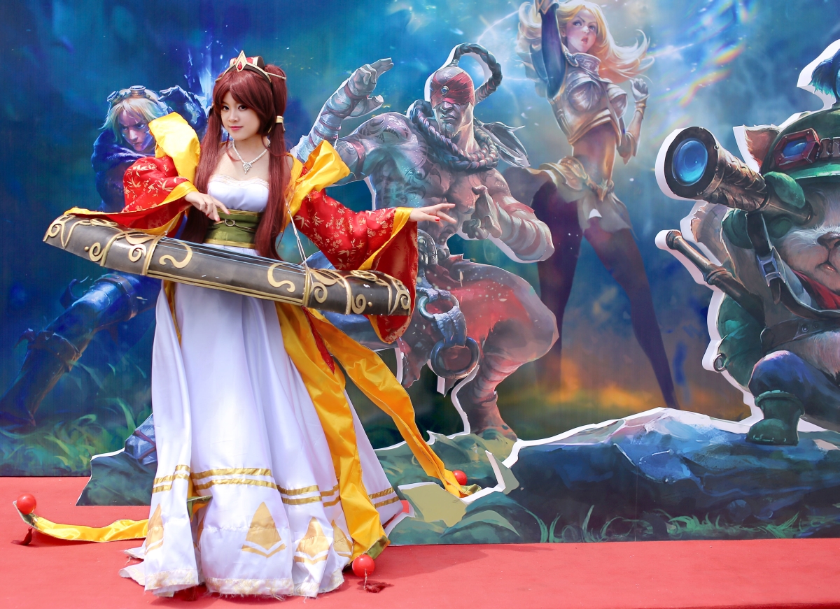 Cosplay chị em sinh đôi Tường Vân, Tường Vy: Những cosplayer chị em sinh đôi Tường Vân, Tường Vy sẽ khiến bạn không thể nào rời mắt khỏi hình ảnh của họ. Hãy tận hưởng những bộ trang phục đẹp mắt và các pose độc đáo trong những hình ảnh này!