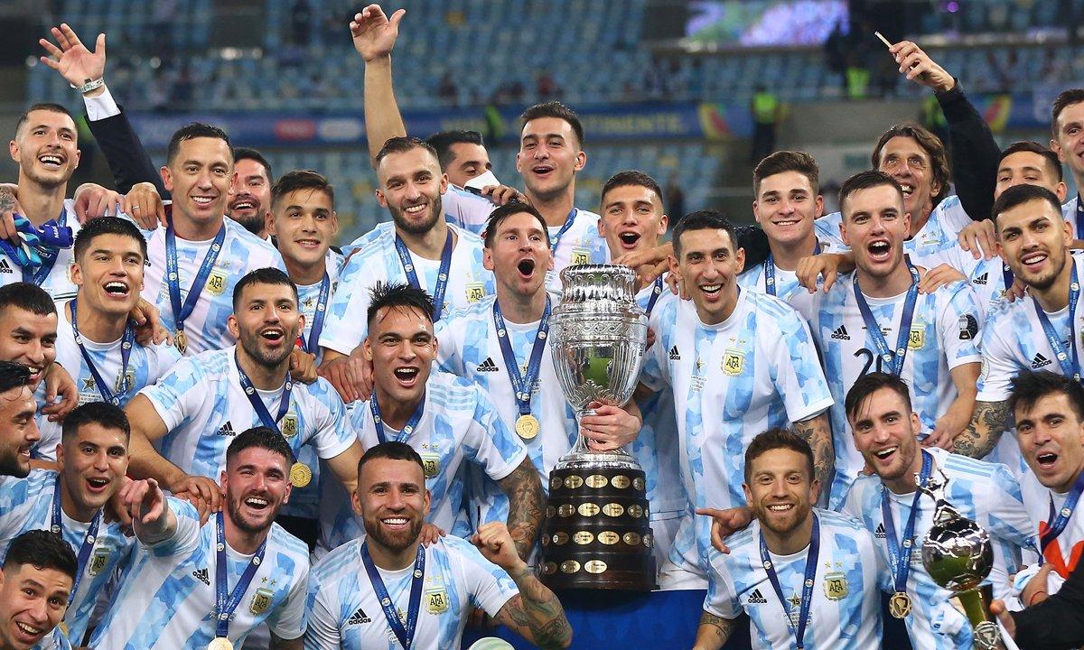 Chức vô địch cùng tuyển Argentina là thành tích không đơn giản để đạt được. Một chiến thắng của đội tuyển không chỉ là niềm vinh dự mà còn là sự nỗ lực và khát khao của cả một đất nước. Hãy ngắm nhìn hình ảnh về chiến thắng đó và cảm nhận niềm tự hào của người Argentina.