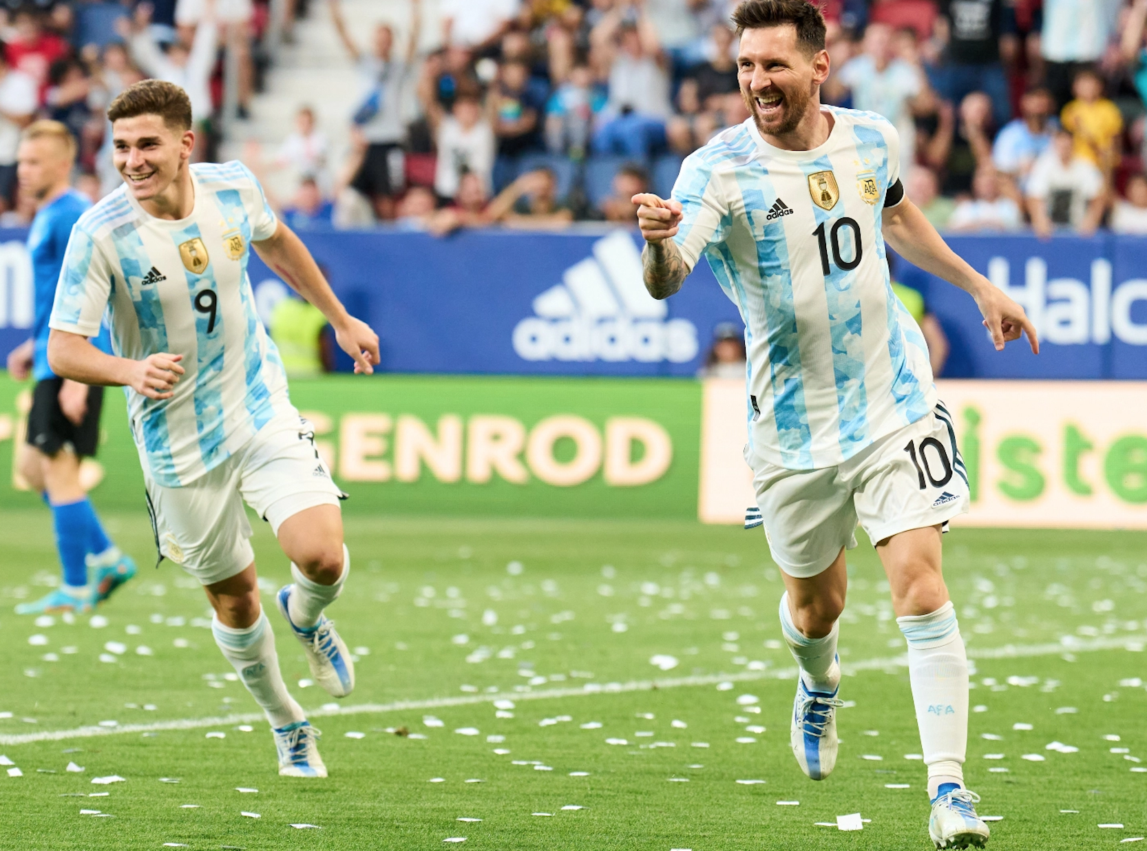 Bức ảnh liên quan đến Messi và ĐT Argentina sẽ khiến người xem thực sự phấn khích. Đội tuyển Argentina luôn là một đối thủ đáng gờm trên sân cỏ, và Messi là một trong những đội trưởng nổi bật nhất trong lịch sử đội bóng này. Cùng xem những khoảnh khắc đáng nhớ của Messi và đội tuyển Argentina trên bức ảnh này nhé!