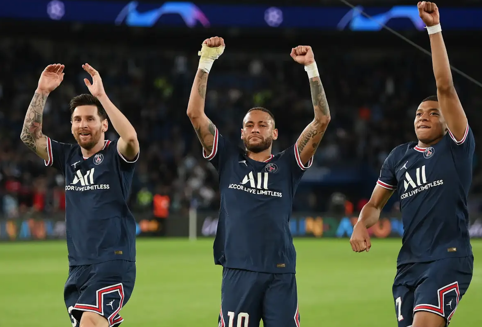 Messi, Neymar, Mbappe: Ba cầu thủ tấn công đáng kinh ngạc của Paris Saint-Germain đang rất nổi tiếng và hấp dẫn. Hãy xem họ tạo ra những đường công phá đến khung thành đối phương.