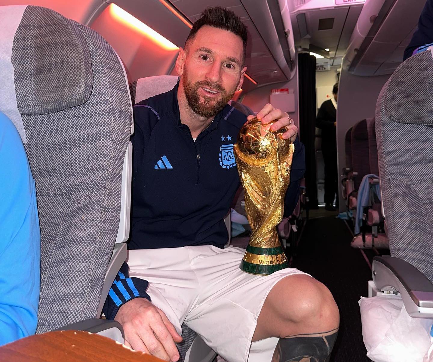 Siêu sao Lionel Messi đã đưa đội tuyển Argentina đến chiến thắng và vô địch World Cup 2022! Hãy xem hình ảnh của anh ta tại giải đấu này để thấy sự vĩ đại của một cầu thủ đáng ngưỡng mộ như Messi.
