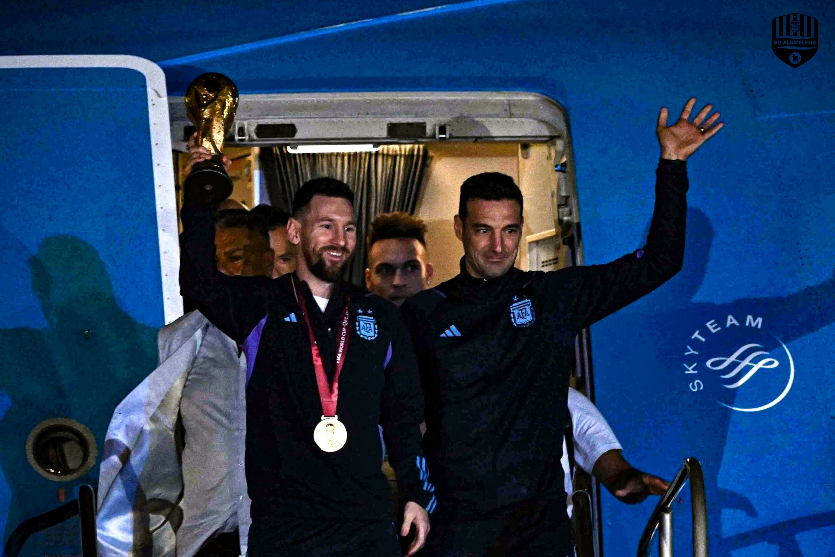 Cúp vô địch World Cup 2022 Argentina Messi: Argentina đang chuẩn bị cho World Cup 2022 và chúng ta hy vọng rằng Messi và các đồng đội sẽ đưa vinh quang trở về quê hương. Hãy xem hình ảnh của đội bóng Argentina tại giải đấu lớn nhất hành tinh này.