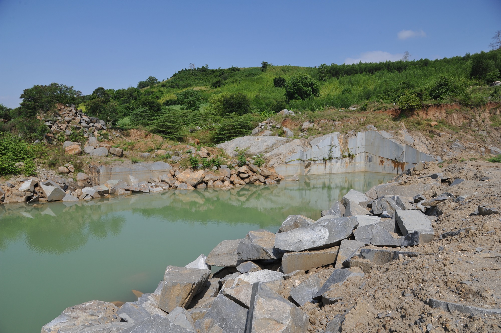 Phú Yên: Khai thác đá không phép, Công ty Tú Mai bị xử phạt 1 tỉ đồng