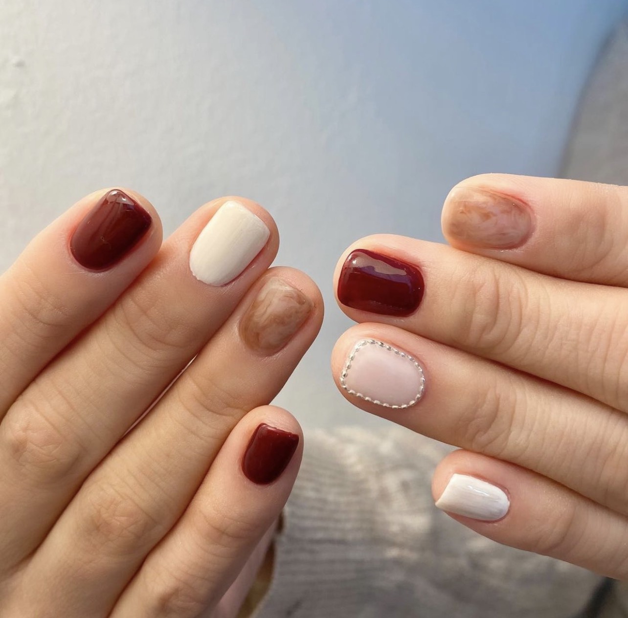 Ngọt ngào và tươi mới với những mẫu nail tone màu đỏ, hồng cực xinh