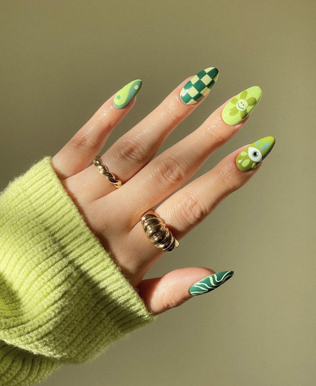 Màu sắc, nail, vui nhộn: Màu sắc cho móng tay không chỉ là để trang trí, mà còn đem lại sự vui nhộn và phong cách cho người sử dụng. Hãy xem các ảnh về nail vui nhộn và sáng tạo với nhiều màu sắc độc đáo.