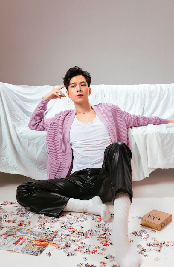 Anh Tú 'Đốn Tim' Fan Với Bộ Ảnh Mừng Tuổi Mới