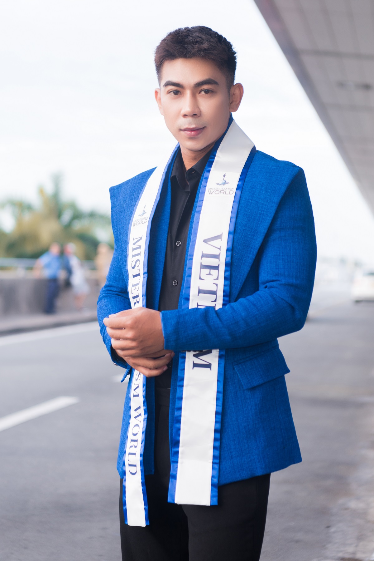 Phùng Phước Thịnh mang gần 90kg hành lý thi Mister Tourism World