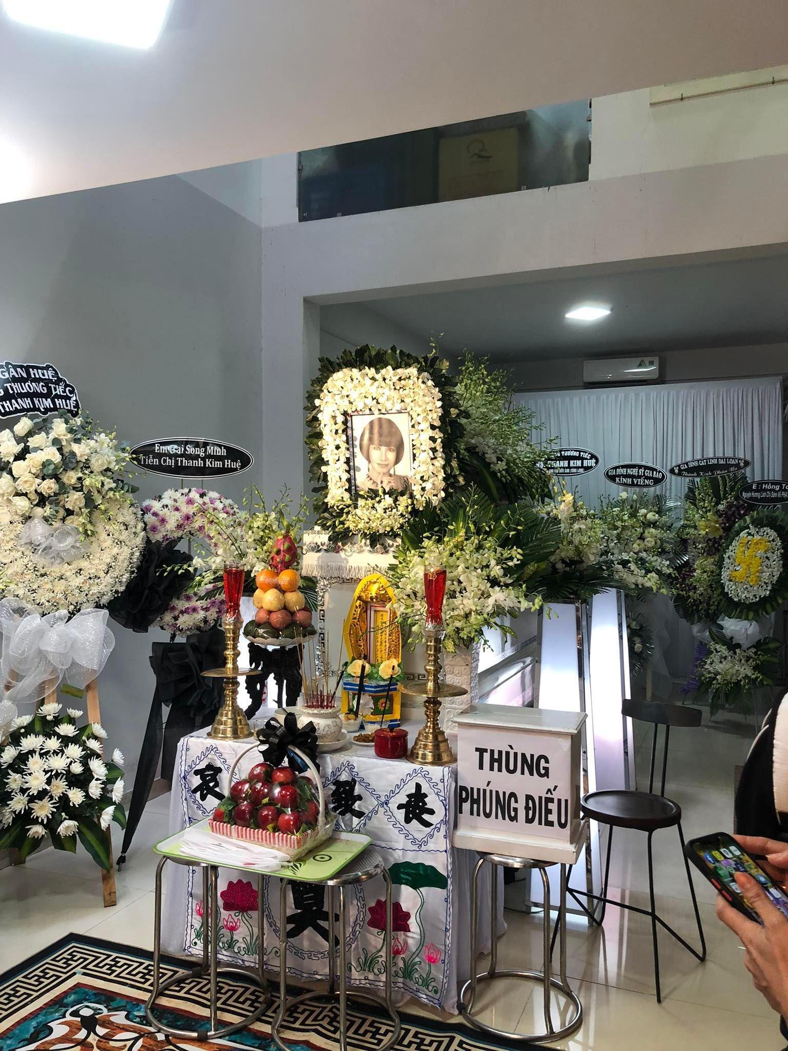 Nghệ sĩ Minh Vương lặng lẽ đến tiễn biệt Thanh Kim Huệ