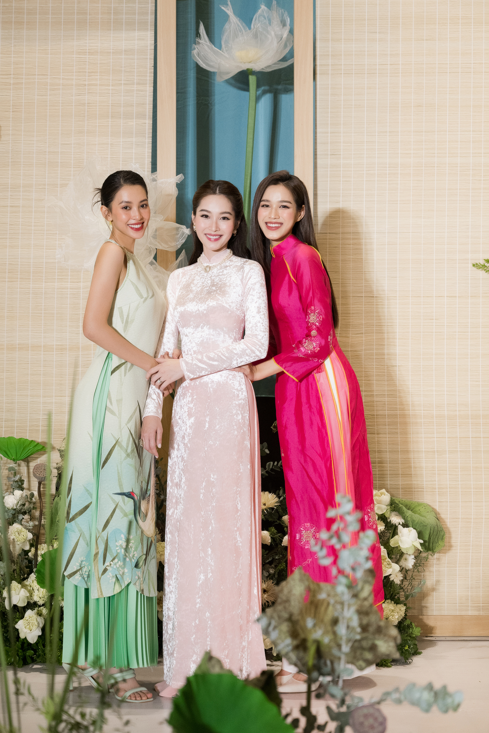 Áo dài: Áo dài là một trong những trang phục truyền thống đẹp nhất của người Việt Nam. Nếu bạn yêu thích trang phục truyền thống này, hãy xem hình ảnh những bộ áo dài tuyệt đẹp để choáng ngợp trước vẻ đẹp của chúng.