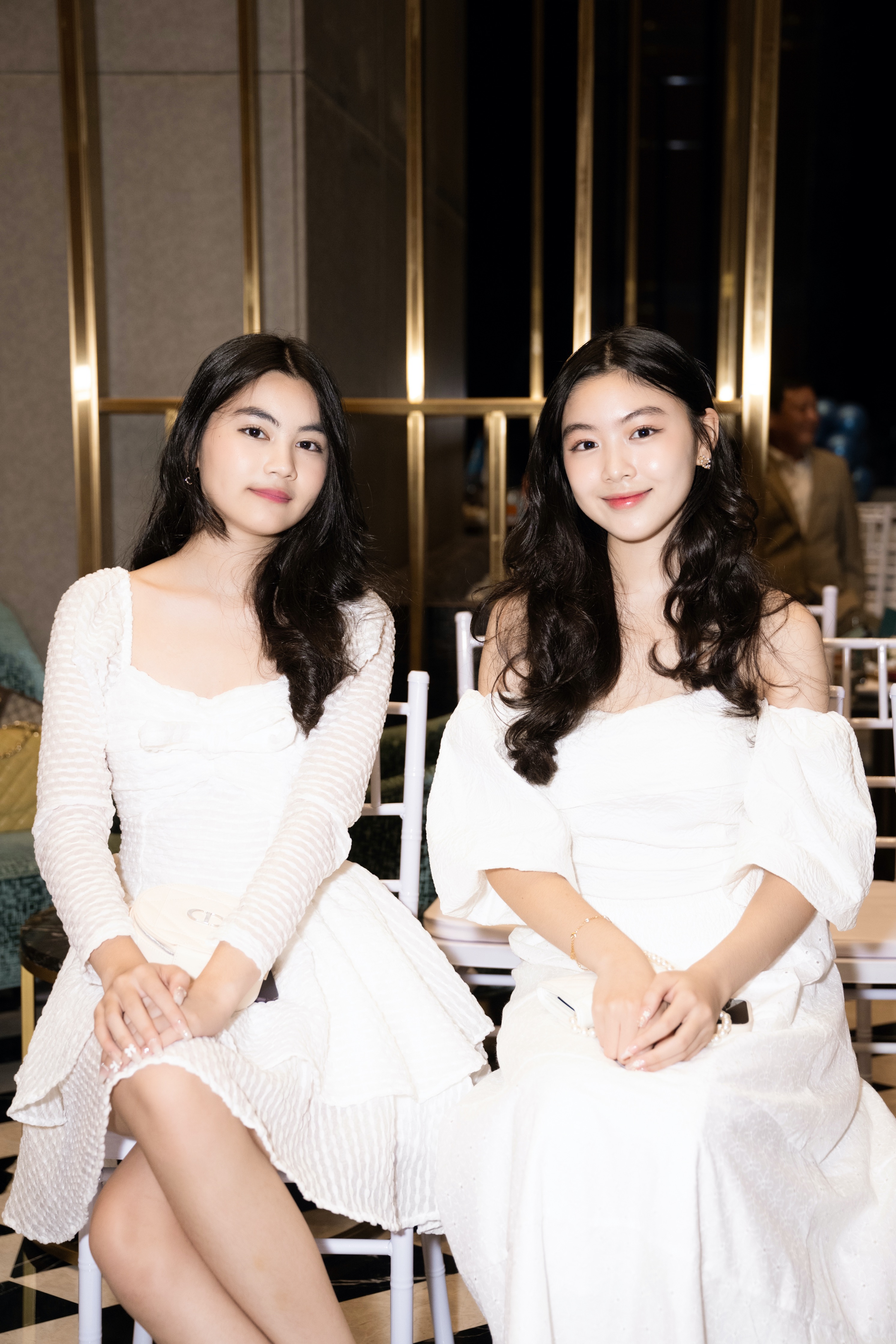 Quyền Linh đưa hai con gái xinh như hoa hậu đi sự kiện