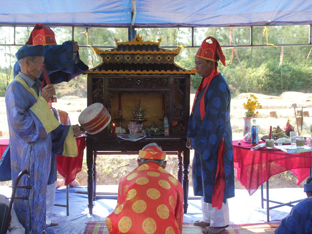 Lễ cúng cá ông hằng năm vào ngày 20 tháng giêng - Ảnh: Hoàng Sơn