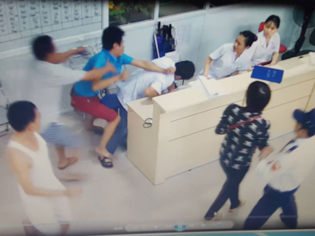 Bệnh nhân xông vào đánh bác sĩ - Ảnh do bệnh viện cung cấp