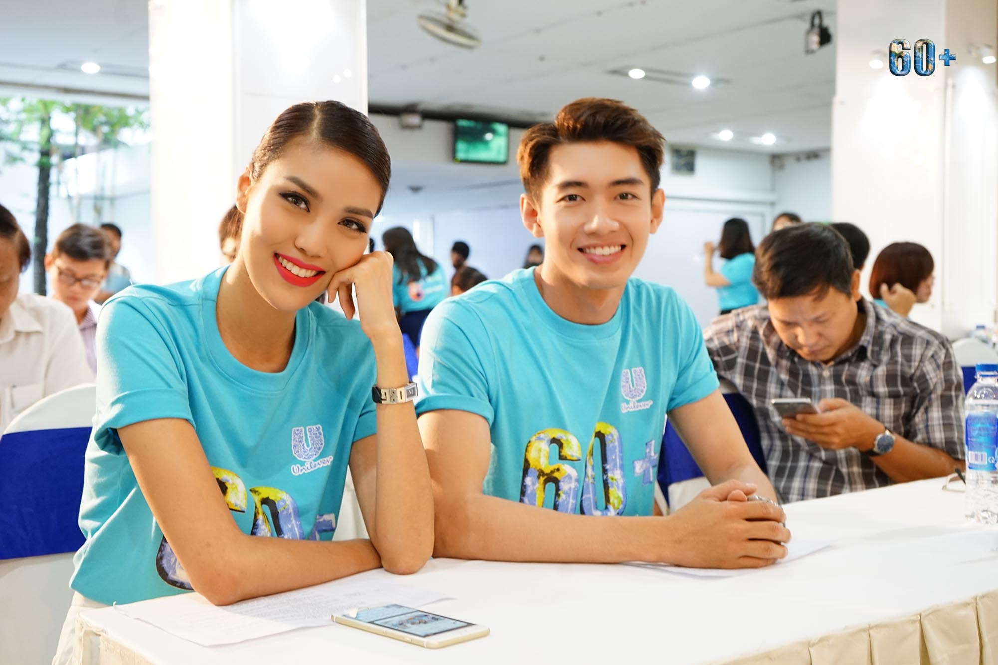 Lan Khuê, Hoa hậu Thế giới 2015 và Quang Đăng tham dự lễ ra quân phát động Giờ trái đất 2016